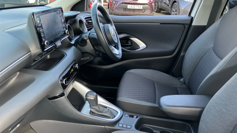 Toyota Yaris 1.5 Hybrid Design 5dr CVT Hybrid Hatchback